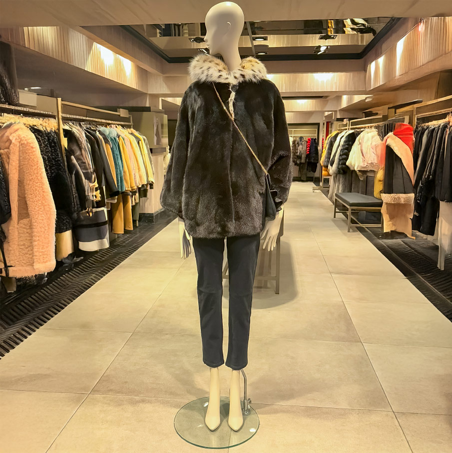 Shop the best quality sheepskin coat in Istanbul at Mahal Hasan. Explore our luxury shearling collection with bespoke tailoring services.